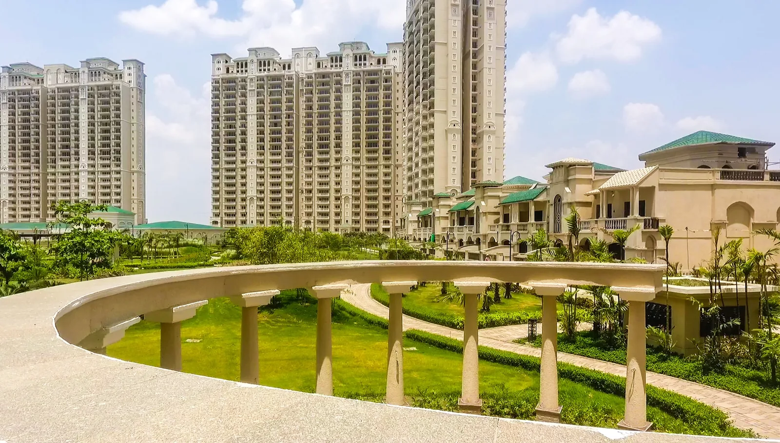 Curved landscaped walkway between the ATS Pristine towers